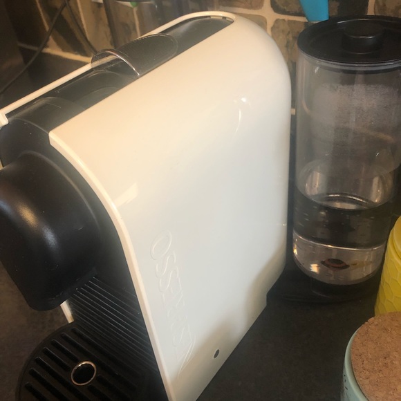 Nespresso Coffee Maker ☕️ - Picture 3 of 9